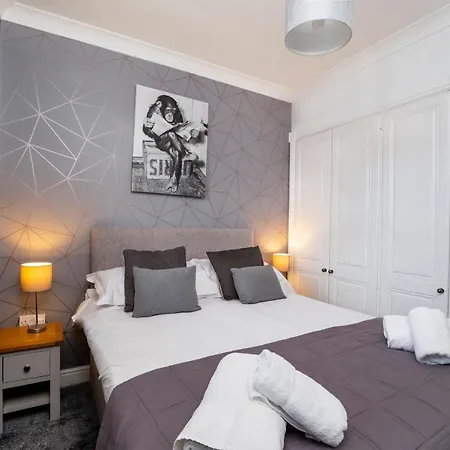 The Station Apartment- A Stunning Space, Close To The Centre *