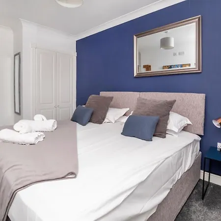 The Station Apartment- A Stunning Space, Close To The Centre