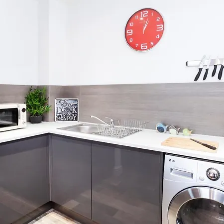 The Station Apartment- A Stunning Space, Close To The Centre