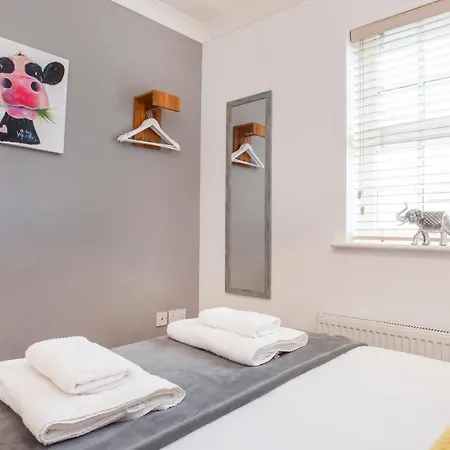 The Station Apartment- A Stunning Space, Close To The Centre