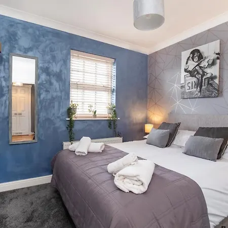The Station Apartment- A Stunning Space, Close To The Centre Apartman *